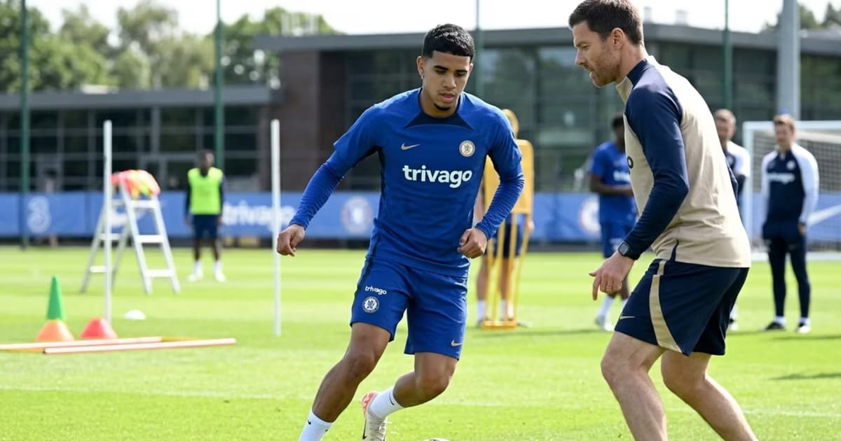 Kendry Páez entrenando con el Chelsea