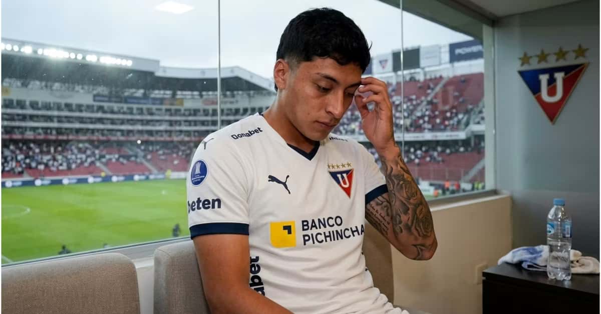 Alejandro Tobar triste en un palco de Casa Blanca
