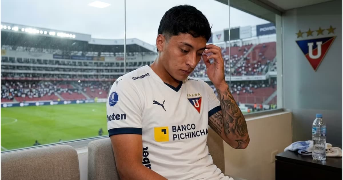 Alejandro Tobar triste en un palco de Casa Blanca