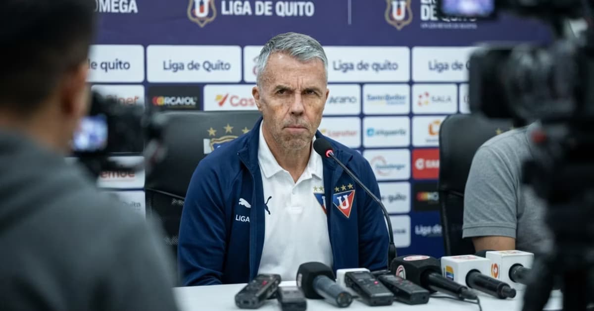 Gustavo Álvarez cortó las excusas en LDU: jugar cada tres días es obligación de los grandes