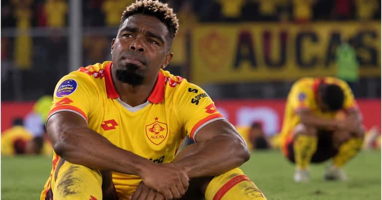 Michael Carcelén terminó desconsolado tras la goleada 4-0 de Barcelona SC ante Aucas