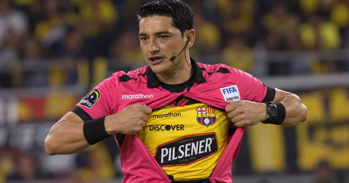 Yerson Zambrano como arbitro y con su camiseta de Barcelona SC