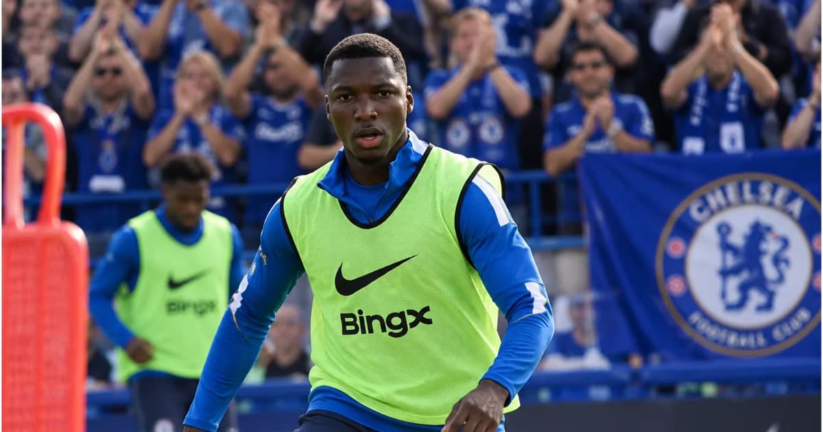 Moisés Caicedo entrenando en Chelsea