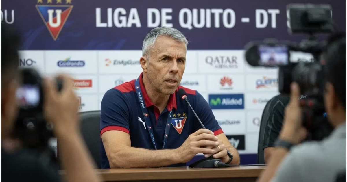 Gustavo Álvarez ante los medios