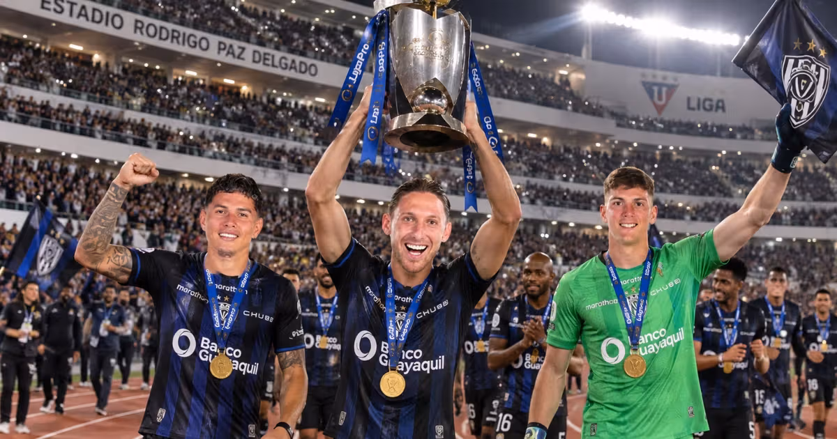 IDV dando la vuelta olímpica en Casa Blanca