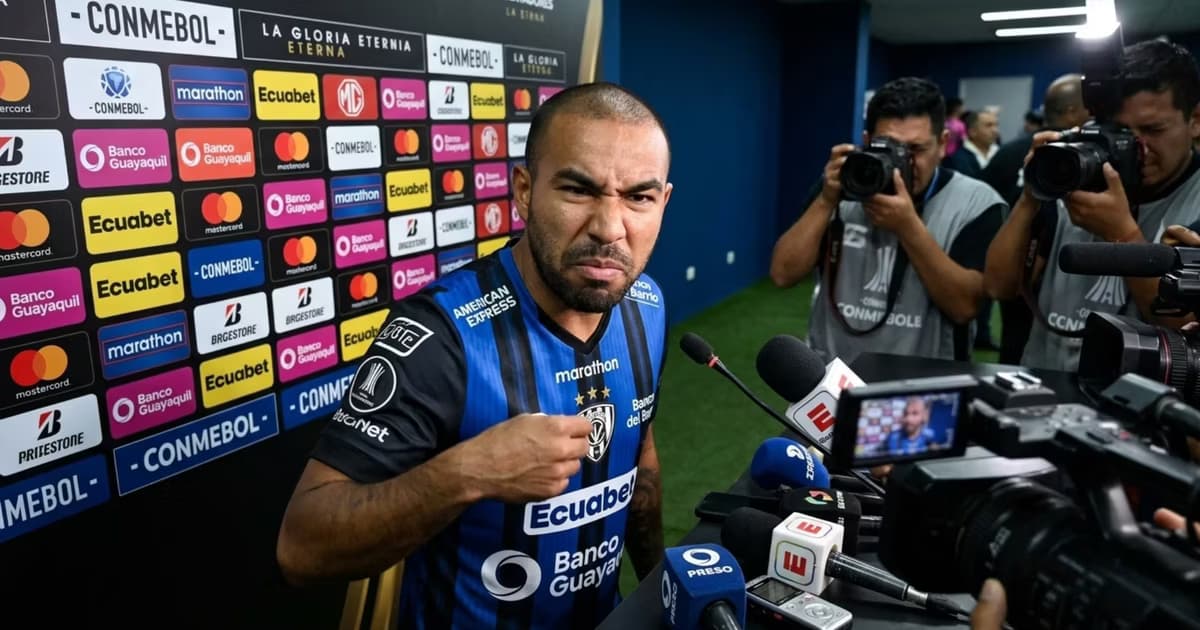 Junior Sornoza enojado ante los medios