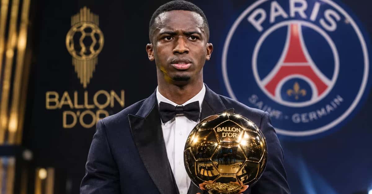 Willian Pacho con el Balón de Oro