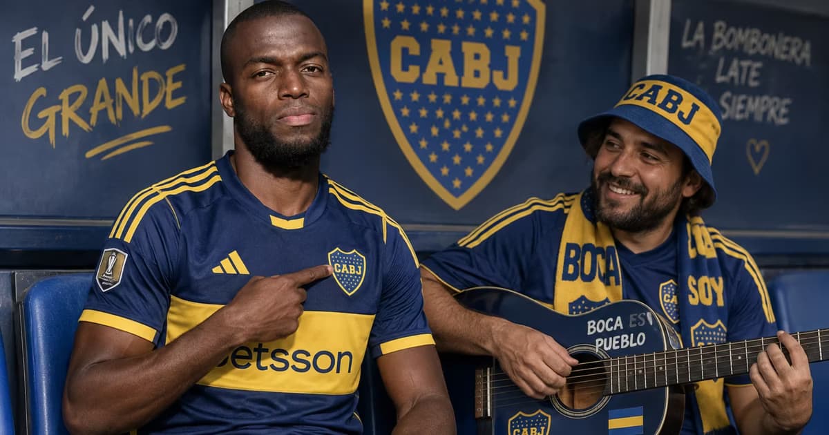 Enner Valencia con la camiseta de Boca Juniors junto a un hincha