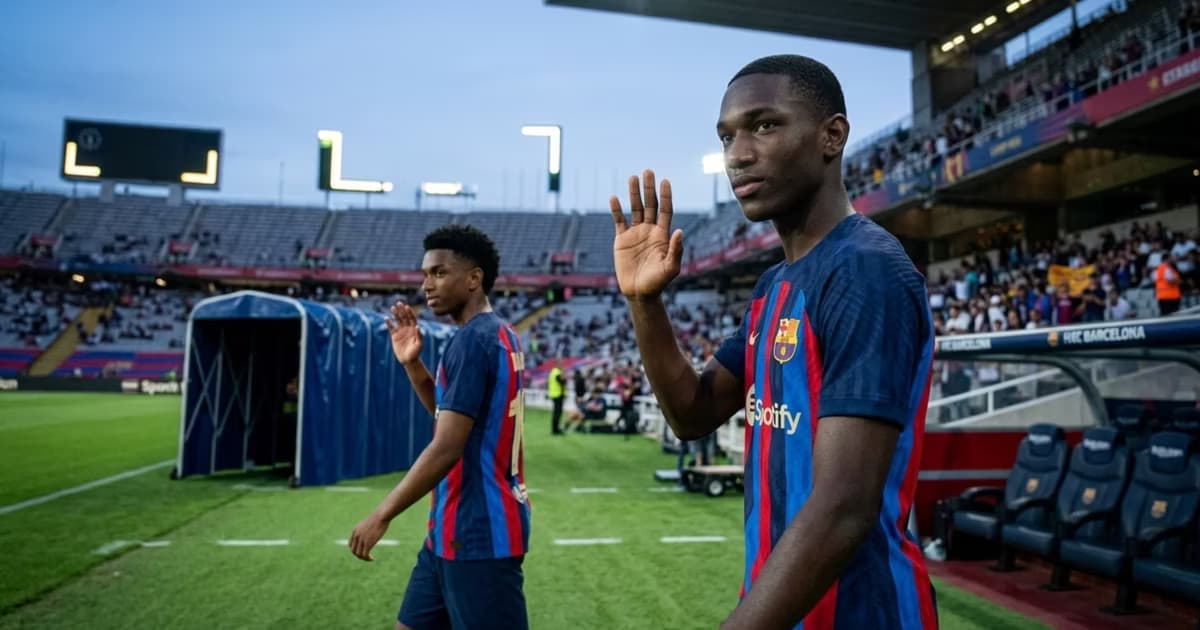 Josué Caicedo con el FC Barcelona junto a Alejandro Balde