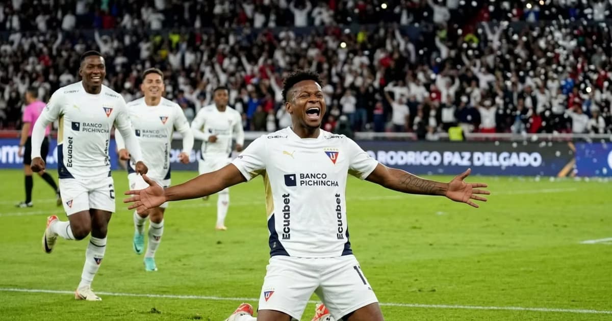 Michael Estrada celebrando con LDU
