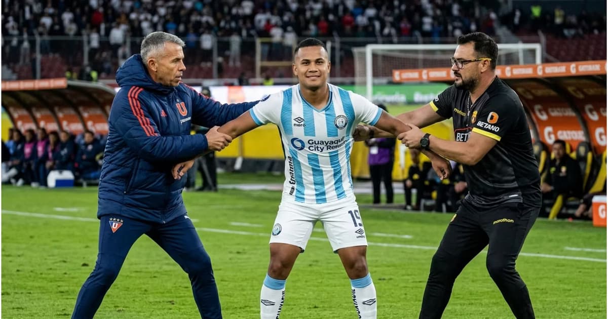Edinson Mero entre Pablo Trobbiani y Gustavo Álvarez