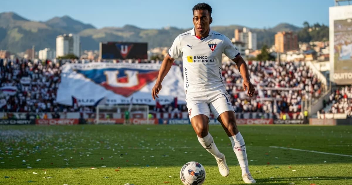 Anthony Landázuri como jugador de LDU