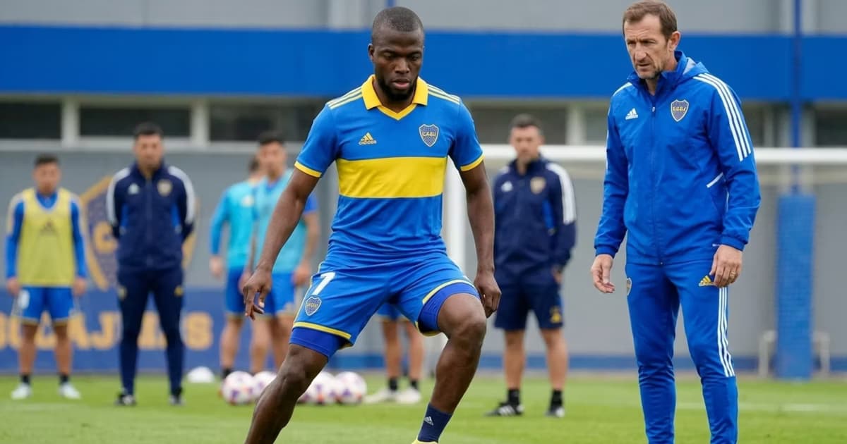 Rodolfo Arruabarrena en un entrenamiento con Enner Valencia