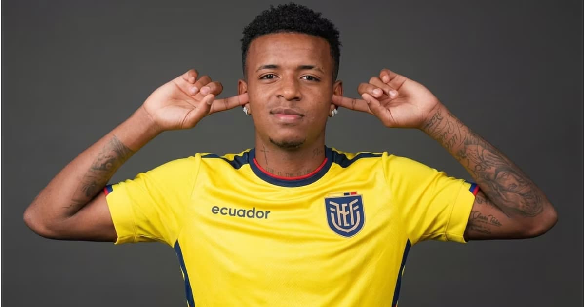 Keny Arroyo con la camiseta de Ecuador