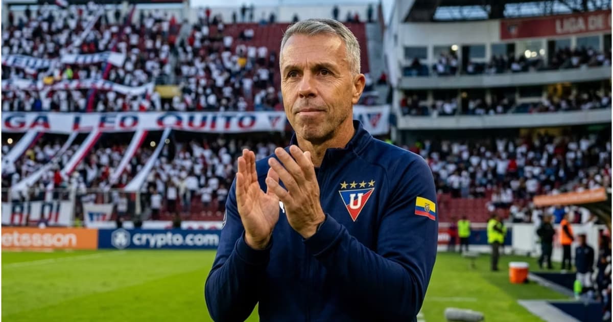 Gustavo Álvarez aplaudiendo
