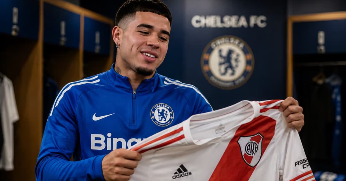 Kendry Páez burlándose de la camiseta de River Plate