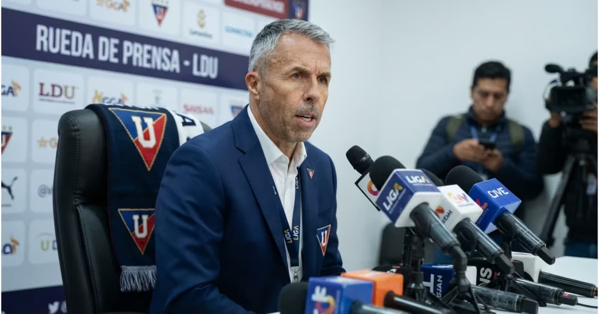 Gustavo Álvarez ante los medios