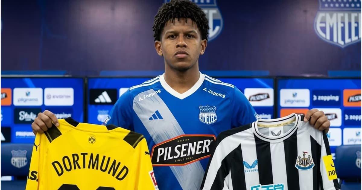 Luis Fragozo con la camiseta del Dortmund y Newcastle