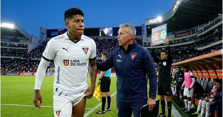 Gustavo Álvarez queda bajo críticas por sus cambios y la salida de Richard Mina
