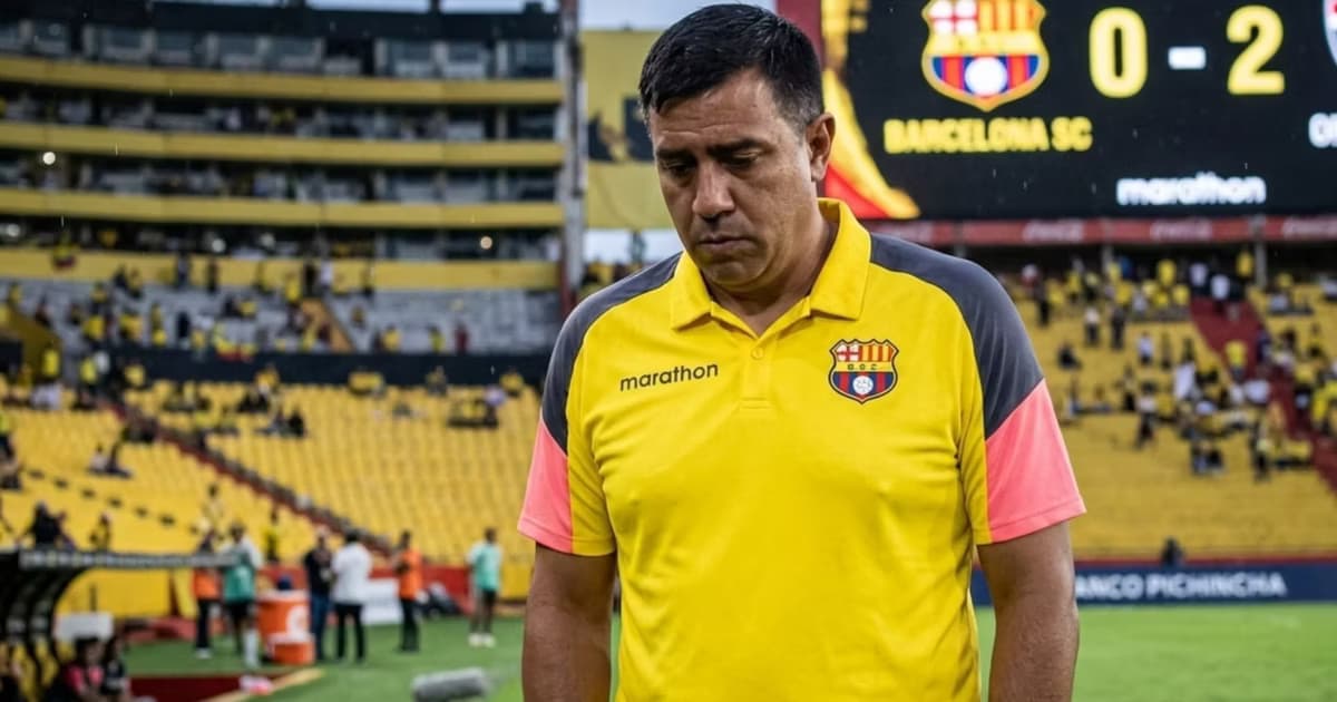 César Farías triste en el Monumental