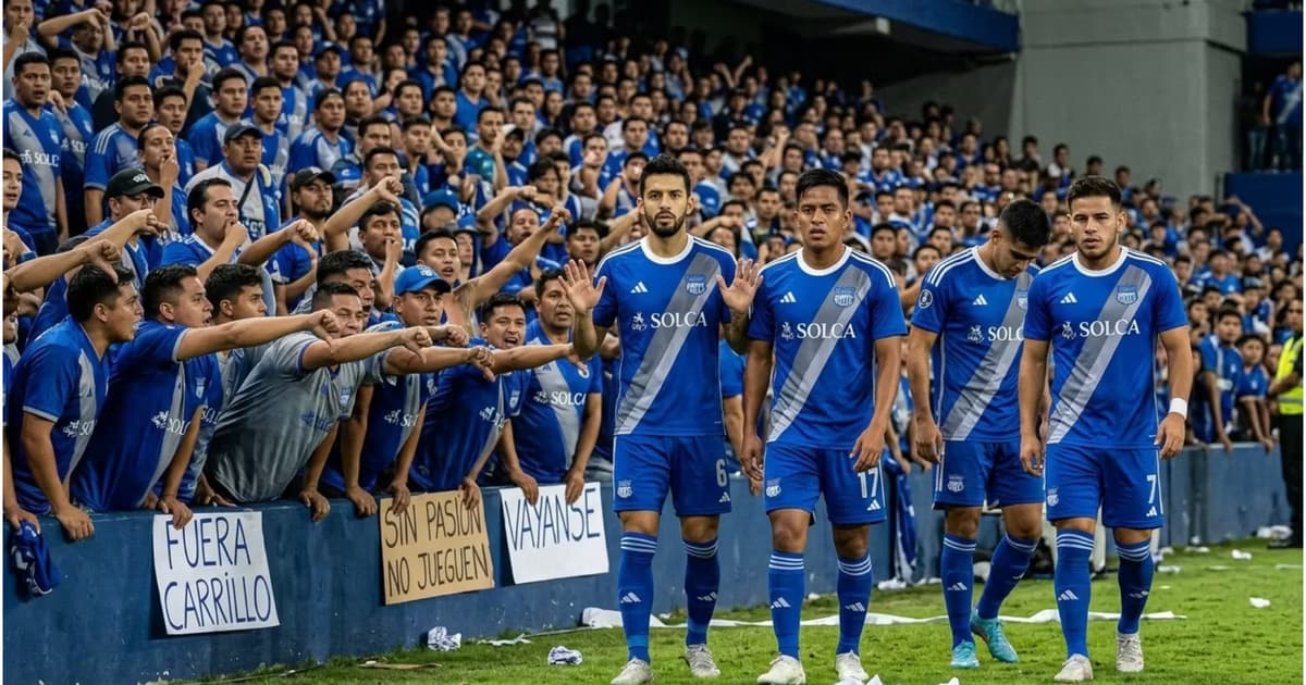 Arce, Herrera y Carrillo tras el partido de Emelec