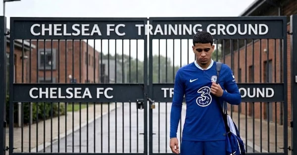 Kendry Páez en la puerta del entrenamiento del Chelsea