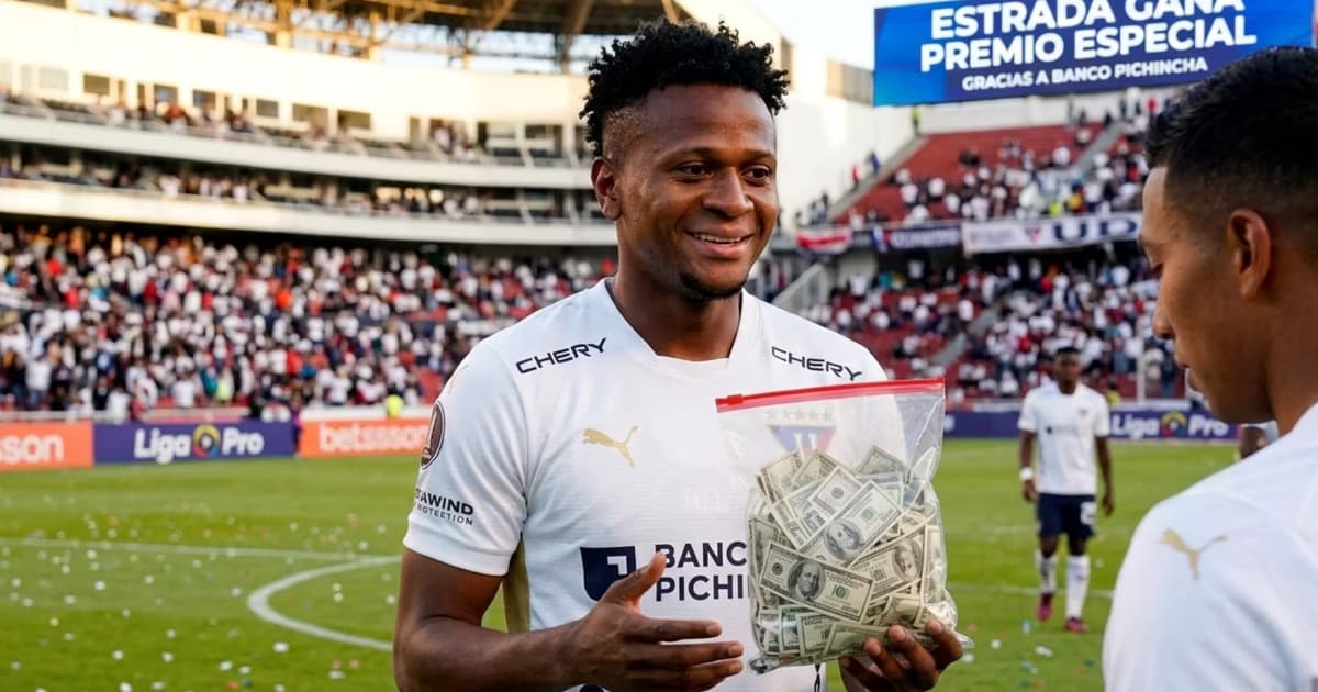 Michael Estrada con la camiseta de LDU