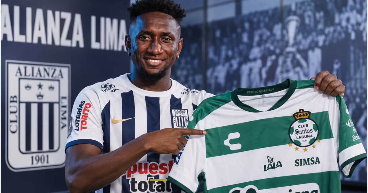 Eryc Castillo con la camiseta de Santos Laguna