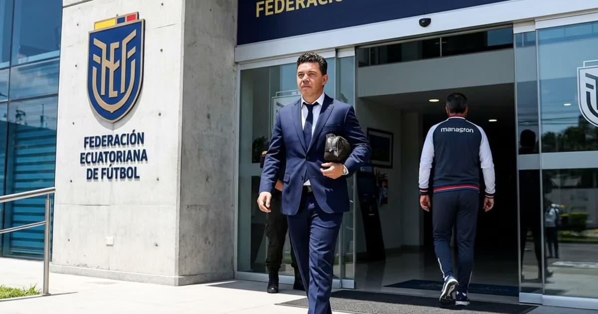 Marcelo Gallardo saliendo de la FEF
