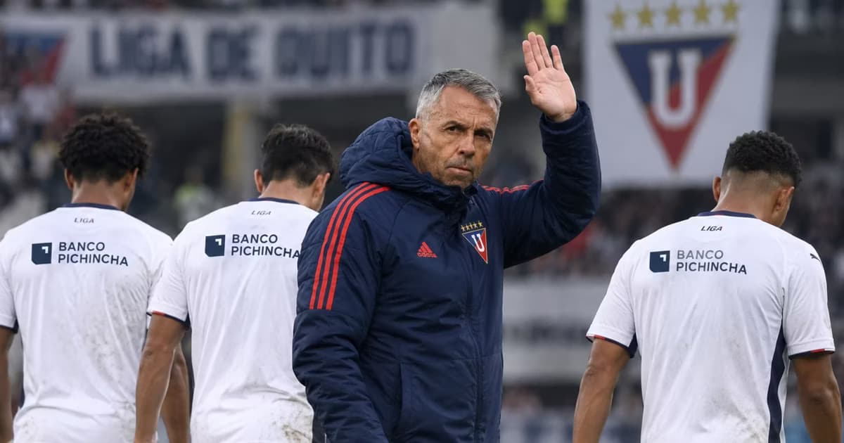 Gustavo Alvarez diciéndole adiós a tres jugadores