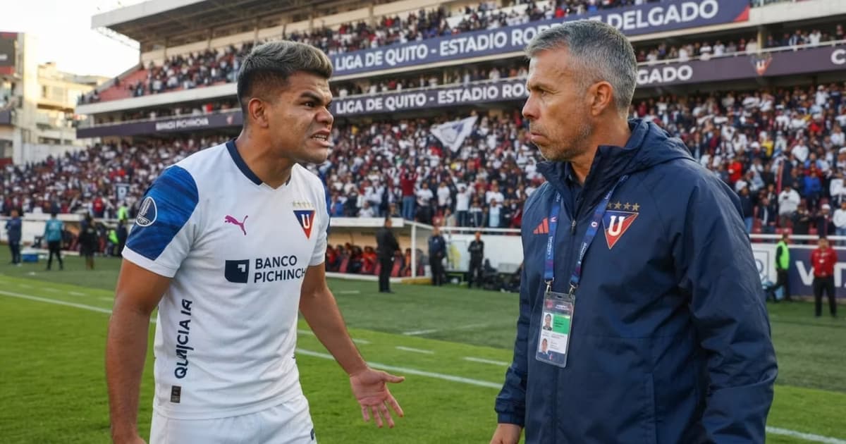 Rodney Redes hablando con Gustavo Alvarez