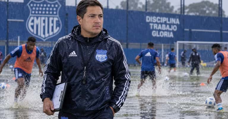 Emelec suspende su entrenamiento por inundaciones en el Polideportivo de Samanes