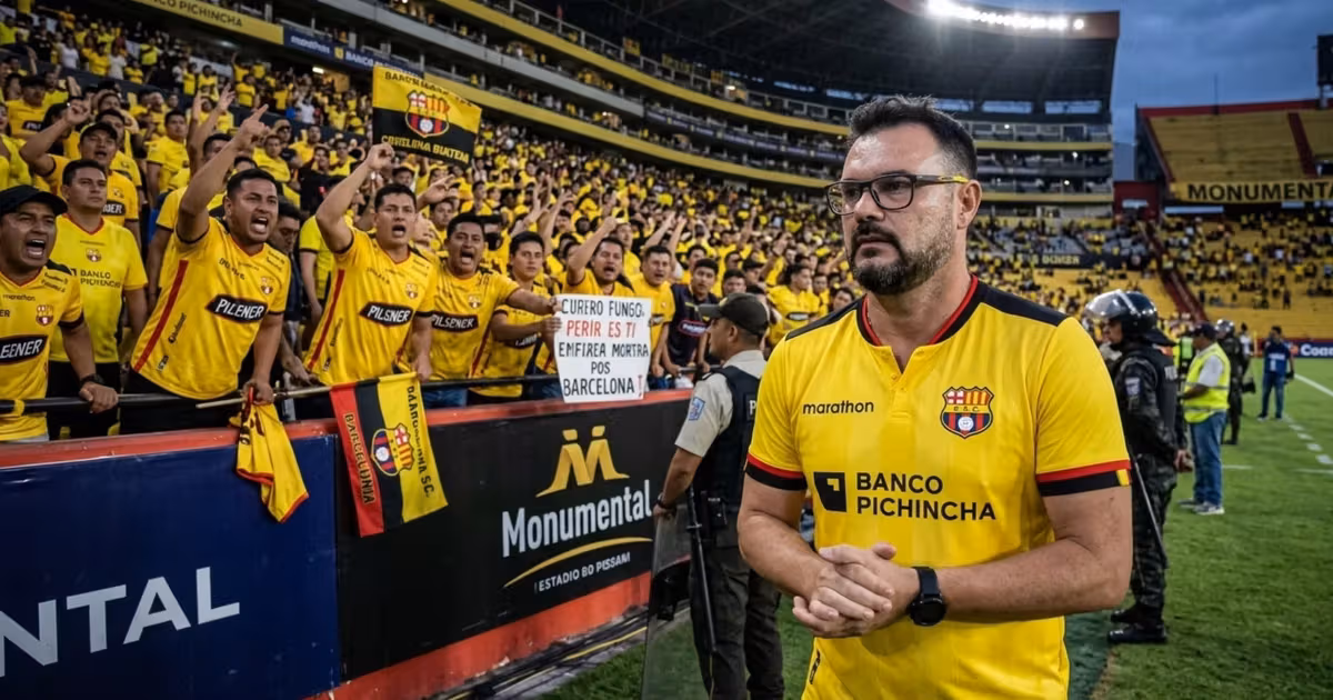 Pablo Trobbiani y la hinchada de BSC