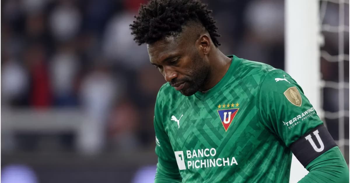 Alexander Domínguez con la camiseta de LDU