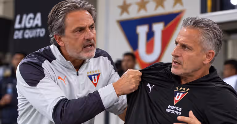 Pablo Marini casi golpea a una de las contrataciones de los Álvarez en LDU