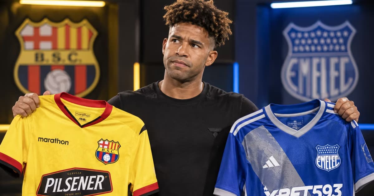 Daniel Valencia con la camiseta de Barcelona SC y Emelec