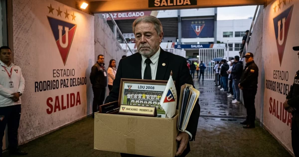 Isaac Alvarez en saliendo de LDU