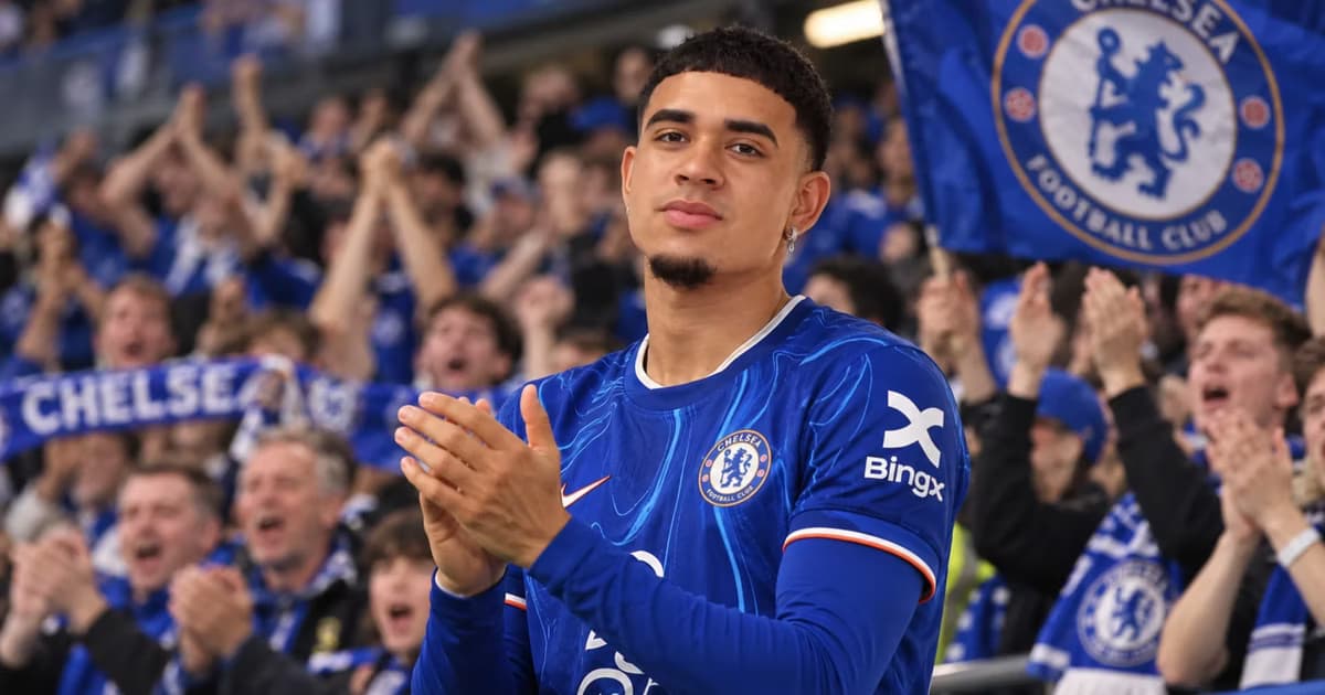 Kendry Páez en el Chelsea con los hinchas