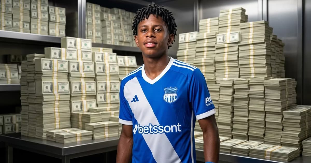 Luis Fragozo como jugador de Emelec delante de millones dólares