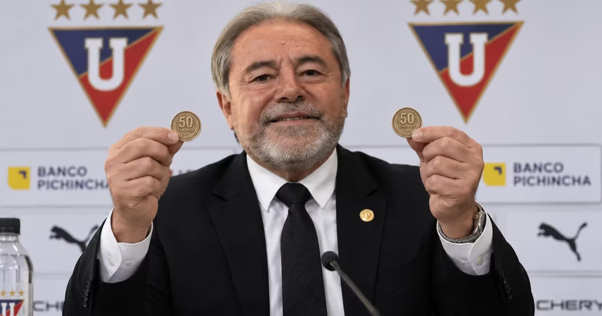 Isaac Alvarez mostrando dinero