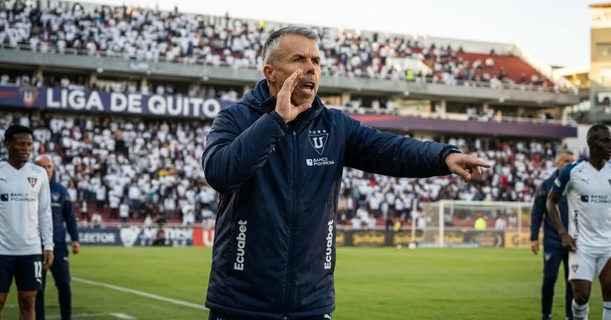 Gustavo Alvarez como DT de LDU