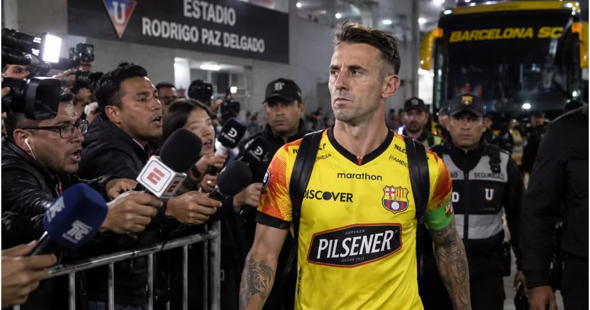 Damián Díaz saliendo de Casa Blanca