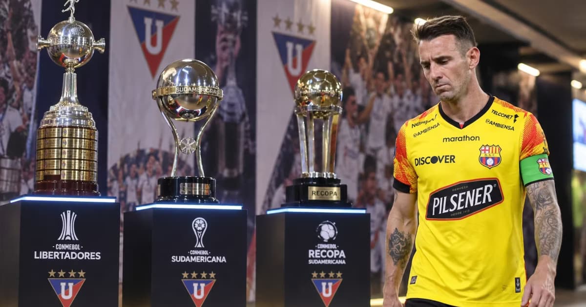 Kitu Diaz pasando por el pasillo de Liga de Quito
