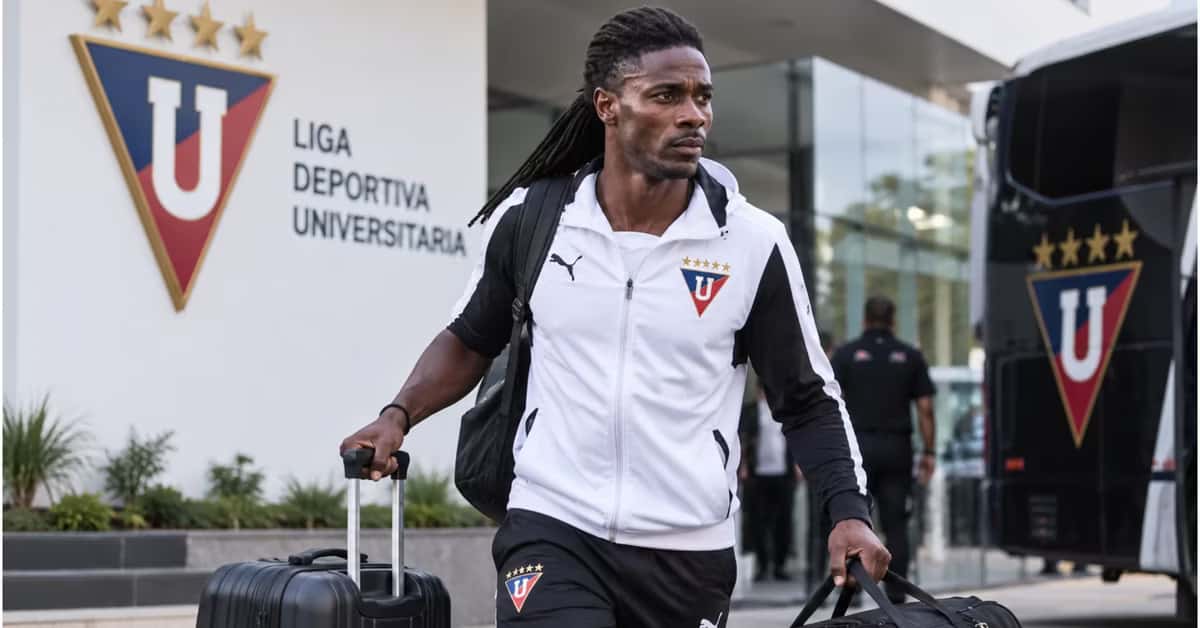 Ricardo Adé saliendo de LDU