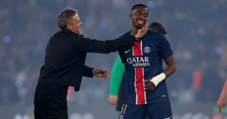 Luis Enrique le regaló a Willian Pacho un reloj de 500 mil por ganar la Champions League