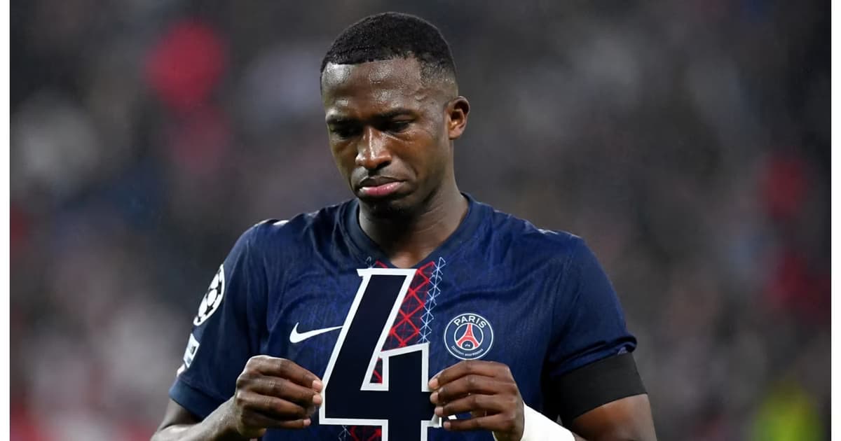 Pacho con la camiseta del PSG
