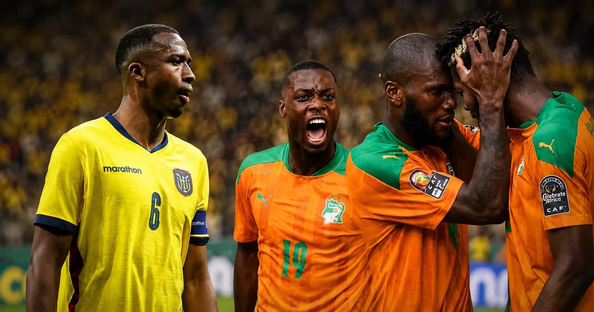 Willian Pacho y los jugadores de Costa de Marfil