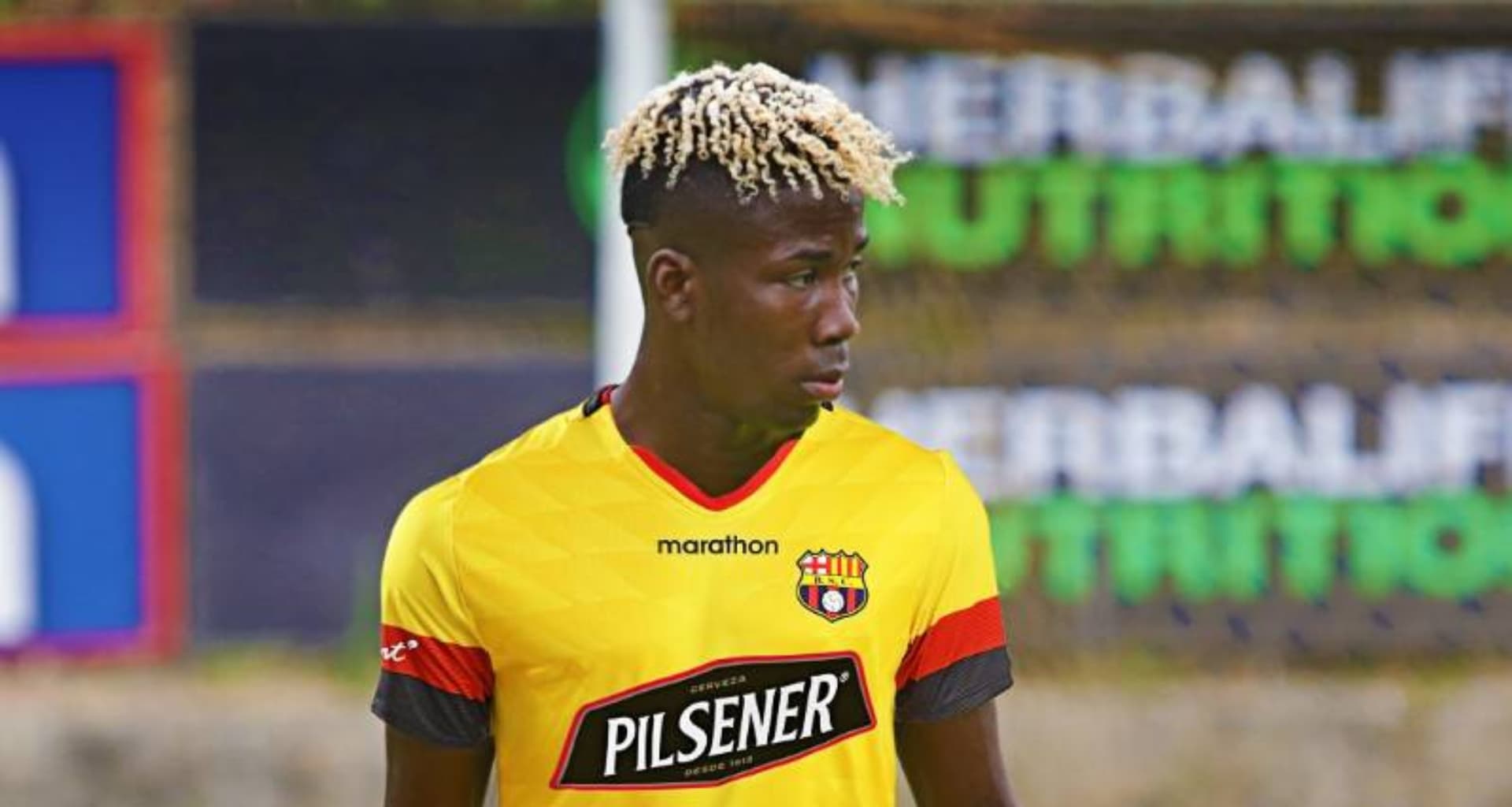 Adonis Preciado tuvo la oportunidad de jugar ante 9 de Octubre y en su afán por querer destacar, pocas veces soltó el balón