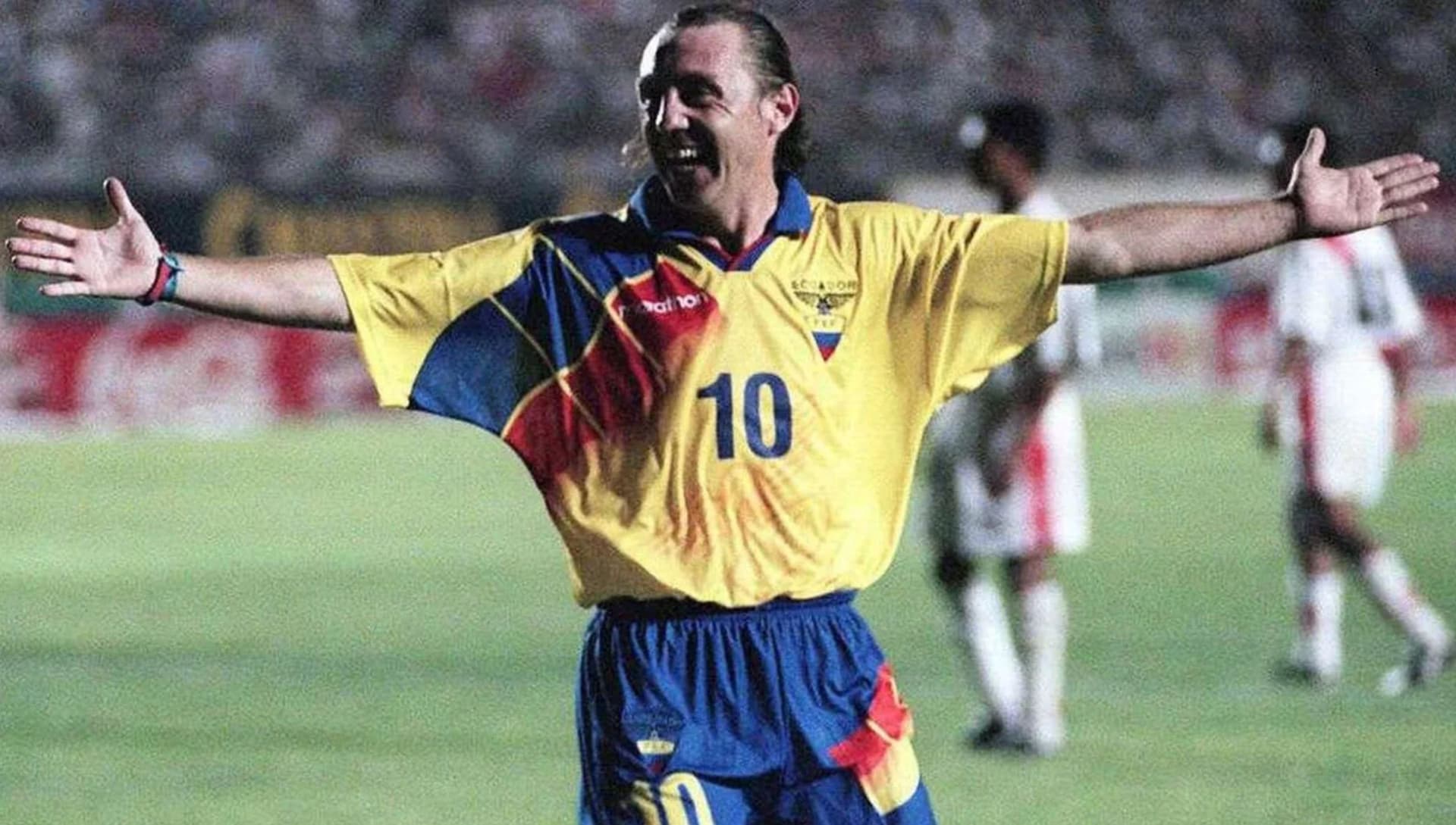 Alex Aguinaga es considerado uno de los mejores jugadores del fútbol ecuatoriano, hoy su legado continúa