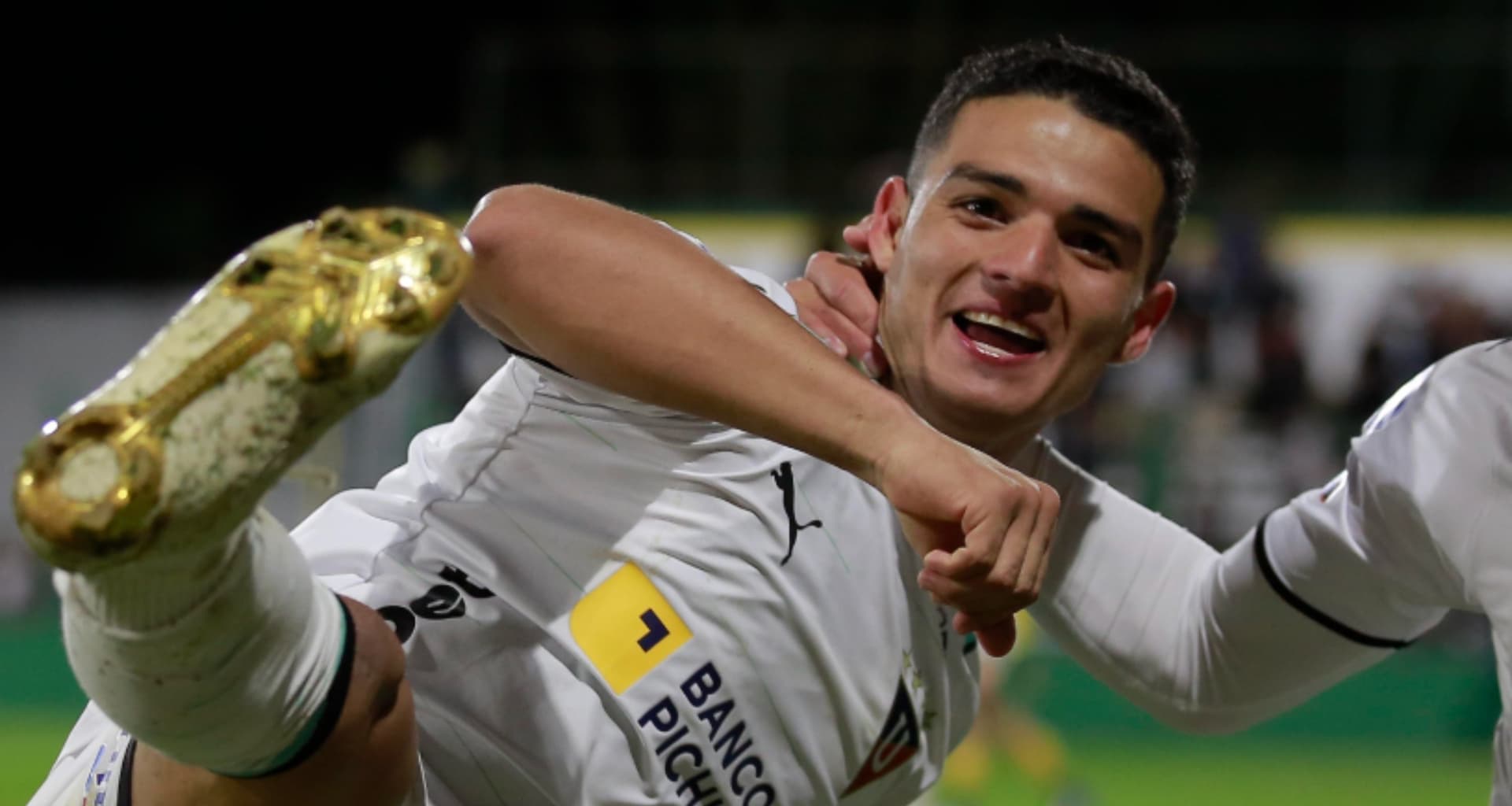 Alexander Alvarado era uno de los jugadores que quería ir a Barcelona SC, pero ahora se debe a Liga de Quito